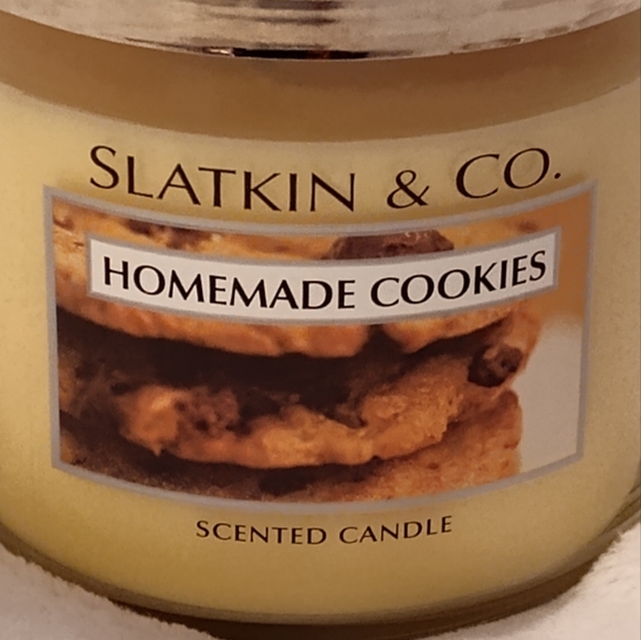 NEW! Slatkin & Co 3 Wick Candle (Homemade Cookies) - Picture 4 of 5